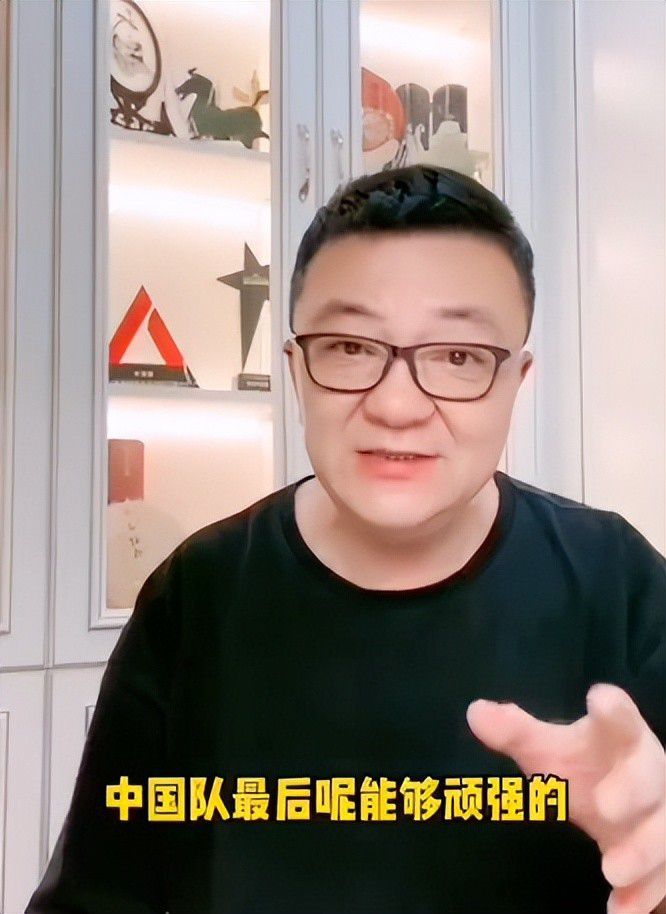 据悉，电影《李茶的姑妈》改编自正在全国火热巡演中的开心麻花同名爆笑舞台剧，电影由原舞台剧导演吴昱翰执导，黄才伦、艾伦、宋阳、卢靖姗领衔主演，韩彦博、陈冰、张镨冉、王宇主演，沈腾、常远、王成思友情出演